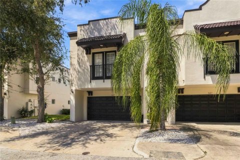 Townhouse in Tampa, Florida 3 bedrooms, 163.88 sq.m. № 2379639 - photo 2