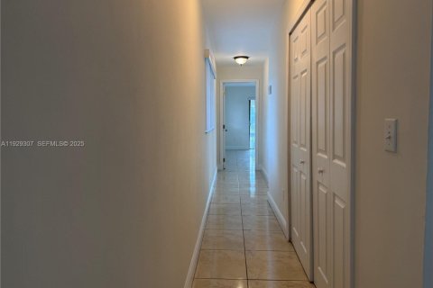 Villa ou maison à louer à Miami, Floride: 3 chambres, 257.53 m2 № 1988991 - photo 9