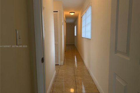 Villa ou maison à louer à Miami, Floride: 3 chambres, 257.53 m2 № 1988991 - photo 18