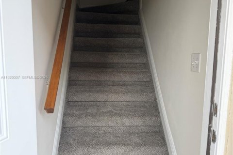 Villa ou maison à louer à Miami, Floride: 3 chambres, 257.53 m2 № 1988991 - photo 2