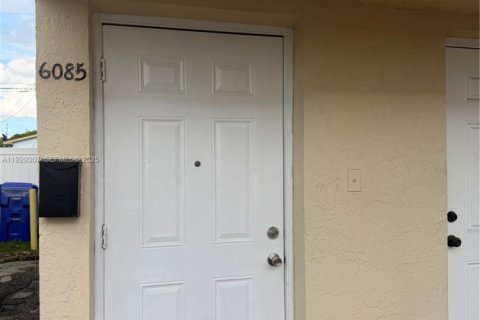 Villa ou maison à louer à Miami, Floride: 3 chambres, 257.53 m2 № 1988991 - photo 1