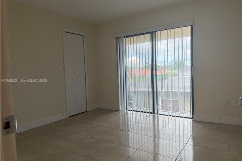 Villa ou maison à louer à Miami, Floride: 3 chambres, 257.53 m2 № 1988991 - photo 10