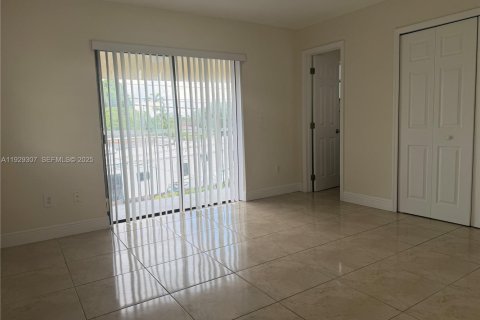 Villa ou maison à louer à Miami, Floride: 3 chambres, 257.53 m2 № 1988991 - photo 15