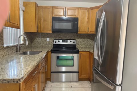 Villa ou maison à louer à Miami, Floride: 3 chambres, 257.53 m2 № 1988991 - photo 7