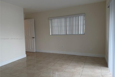 Villa ou maison à louer à Miami, Floride: 3 chambres, 257.53 m2 № 1988991 - photo 20