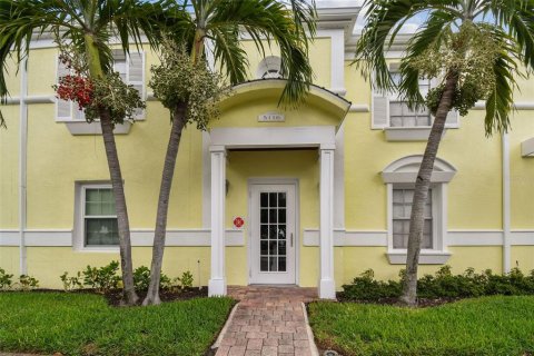 Condominio en venta en Saint Petersburg, Florida, 2 dormitorios, 76.64 m2 № 2223807 - foto 2