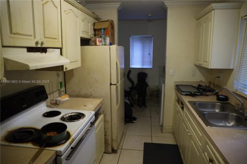 Casa en venta en Miami, Florida, 6 dormitorios, 221.11 m2 № 2015768 - foto 23