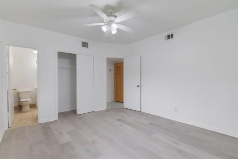 House in Stuart, Florida 4 bedrooms, 146.79 sq.m. № 2086685 - photo 23
