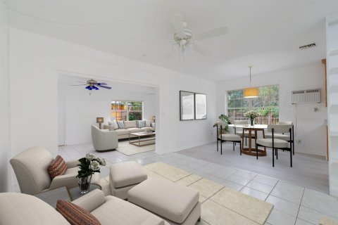 House in Stuart, Florida 4 bedrooms, 146.79 sq.m. № 2086685 - photo 11