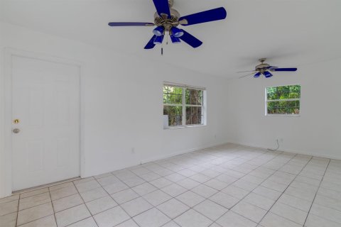 House in Stuart, Florida 4 bedrooms, 146.79 sq.m. № 2086685 - photo 26