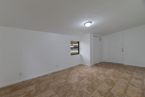 House in Stuart, Florida 4 bedrooms, 146.79 sq.m. № 2086685 - photo 17