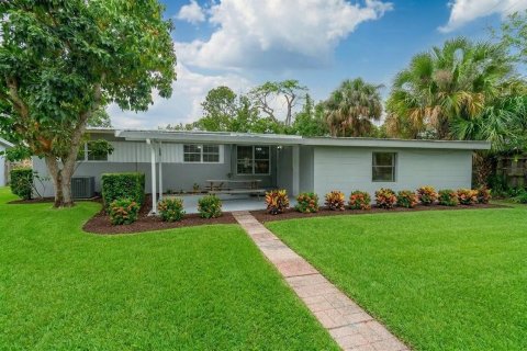 House in Stuart, Florida 4 bedrooms, 146.79 sq.m. № 2086685 - photo 2