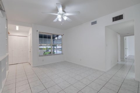 House in Stuart, Florida 4 bedrooms, 146.79 sq.m. № 2086685 - photo 7