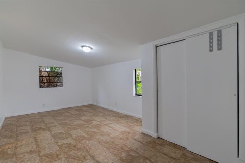 House in Stuart, Florida 4 bedrooms, 146.79 sq.m. № 2086685 - photo 19