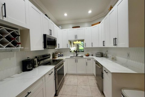 Снять в аренду таунхаус в Дейви, Флорида 3 спальни, 172.33м2, № 1964539 - фото 3