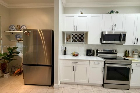 Снять в аренду таунхаус в Дейви, Флорида 3 спальни, 172.33м2, № 1964539 - фото 4