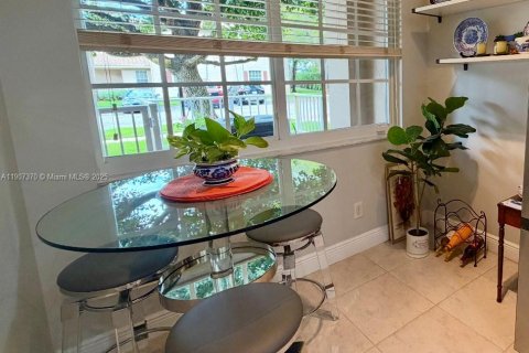 Снять в аренду таунхаус в Дейви, Флорида 3 спальни, 172.33м2, № 1964539 - фото 5