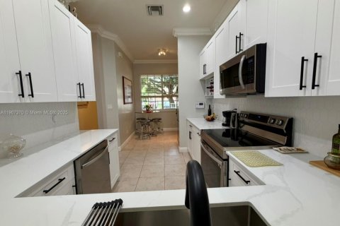 Снять в аренду таунхаус в Дейви, Флорида 3 спальни, 172.33м2, № 1964539 - фото 6