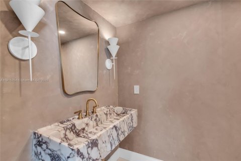 Condo in Miami Beach, Florida, 2 bedrooms  № 1973782 - photo 15