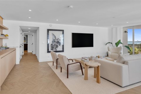 Condo in Miami Beach, Florida, 2 bedrooms  № 1973782 - photo 4