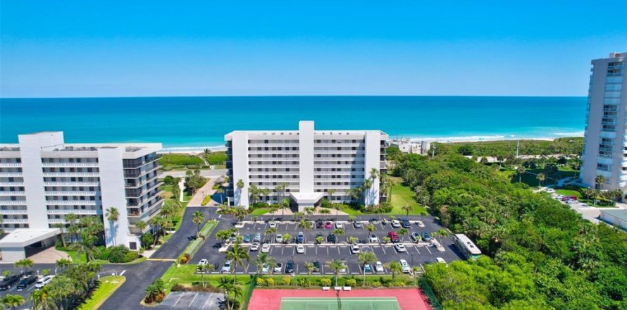 Condominio en Hutchinson Island South, Florida, 2 dormitorios № 1583689