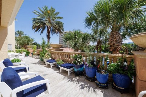 Condo in New Smyrna Beach, Florida, 4 bedrooms № 2149433 - photo 6