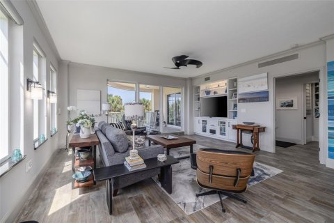 Condo in New Smyrna Beach, Florida, 4 bedrooms № 2149433 - photo 17