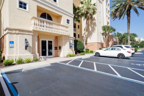 Condo in New Smyrna Beach, Florida, 4 bedrooms № 2149433 - photo 11