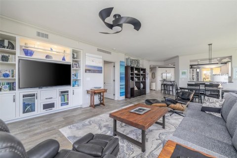 Condo in New Smyrna Beach, Florida, 4 bedrooms № 2149433 - photo 18
