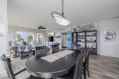 Condo in New Smyrna Beach, Florida, 4 bedrooms № 2149433 - photo 20