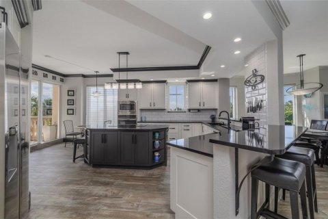 Condo in New Smyrna Beach, Florida, 4 bedrooms № 2149433 - photo 3