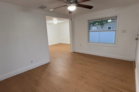 House in Winter Garden, Florida 2 bedrooms, 84.91 sq.m. № 1536725 - photo 5