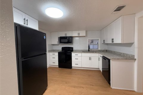 House in Winter Garden, Florida 2 bedrooms, 84.91 sq.m. № 1536725 - photo 7