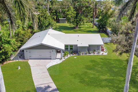 House in North Fort Myers, Florida 3 bedrooms, 181.44 sq.m. № 1535079 - photo 2
