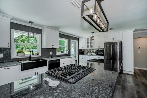 House in North Fort Myers, Florida 3 bedrooms, 181.44 sq.m. № 1535079 - photo 14