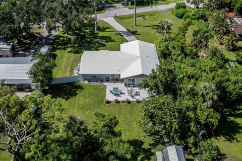 House in North Fort Myers, Florida 3 bedrooms, 181.44 sq.m. № 1535079 - photo 8