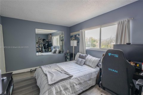 Townhouse in Miami, Florida 3 bedrooms, 146.41 sq.m. № 1925592 - photo 28