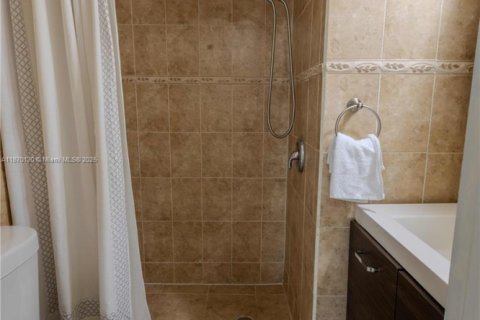 Townhouse in Miami, Florida 3 bedrooms, 146.41 sq.m. № 1925592 - photo 8