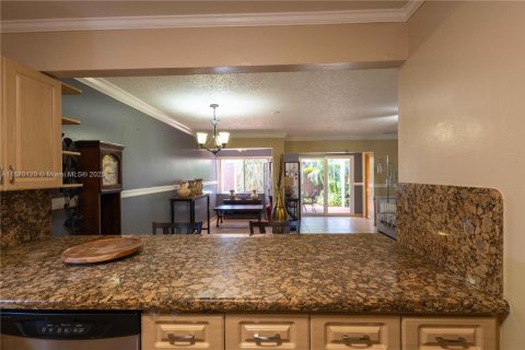 Townhouse in Miami, Florida 3 bedrooms, 146.41 sq.m. № 1925592 - photo 10