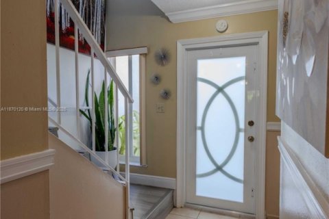 Townhouse in Miami, Florida 3 bedrooms, 146.41 sq.m. № 1925592 - photo 4