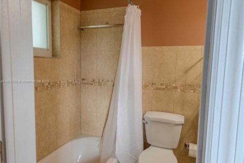 Townhouse in Miami, Florida 3 bedrooms, 146.41 sq.m. № 1925592 - photo 29