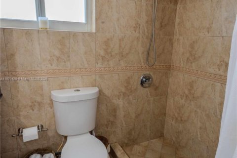 Townhouse in Miami, Florida 3 bedrooms, 146.41 sq.m. № 1925592 - photo 24