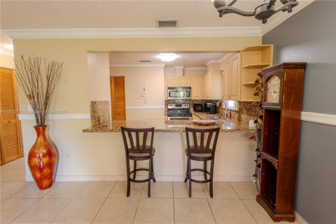 Townhouse in Miami, Florida 3 bedrooms, 146.41 sq.m. № 1925592 - photo 12