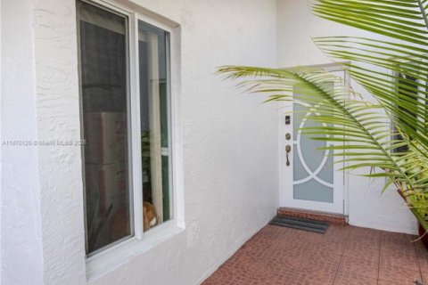 Townhouse in Miami, Florida 3 bedrooms, 146.41 sq.m. № 1925592 - photo 3
