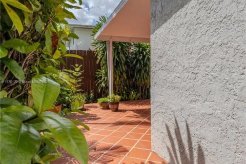 Townhouse in Miami, Florida 3 bedrooms, 146.41 sq.m. № 1925592 - photo 19