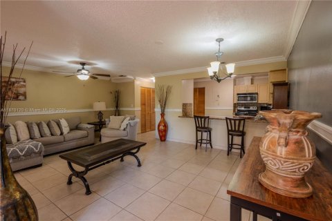 Townhouse in Miami, Florida 3 bedrooms, 146.41 sq.m. № 1925592 - photo 11