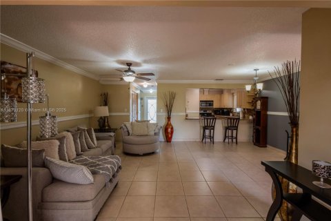 Townhouse in Miami, Florida 3 bedrooms, 146.41 sq.m. № 1925592 - photo 13