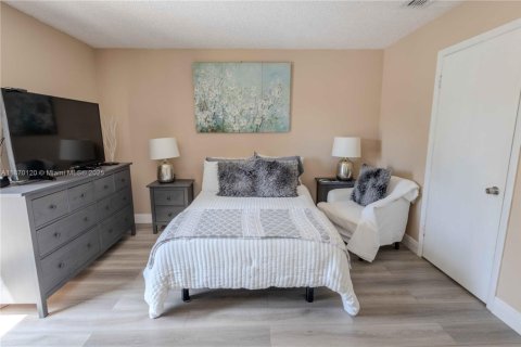 Townhouse in Miami, Florida 3 bedrooms, 146.41 sq.m. № 1925592 - photo 21