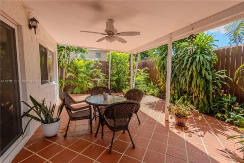 Townhouse in Miami, Florida 3 bedrooms, 146.41 sq.m. № 1925592 - photo 18