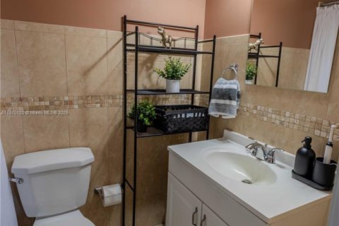 Townhouse in Miami, Florida 3 bedrooms, 146.41 sq.m. № 1925592 - photo 30